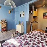 Cut Cut Cut Apt Centre City